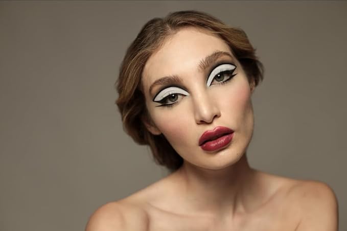 15 Colors Eyeshadow Palette | Versatile Range for Unlimited Eye Looks. (Vintage)