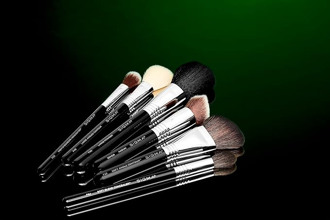 Sigma Beauty Professional F23 Soft Angled Contour™ synthetic Face Makeup Brush with SigmaTech® fibers for Contouring, Sculpting and Highlighting