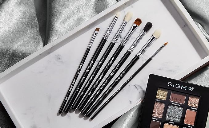 Sigma Beauty E38 Diffused Crease Brush - Blending Brush For Corner Eyelids - Eyeshadow Application and Fluffy Blending Brush - Apply Pigment and Blend Harsh Lines