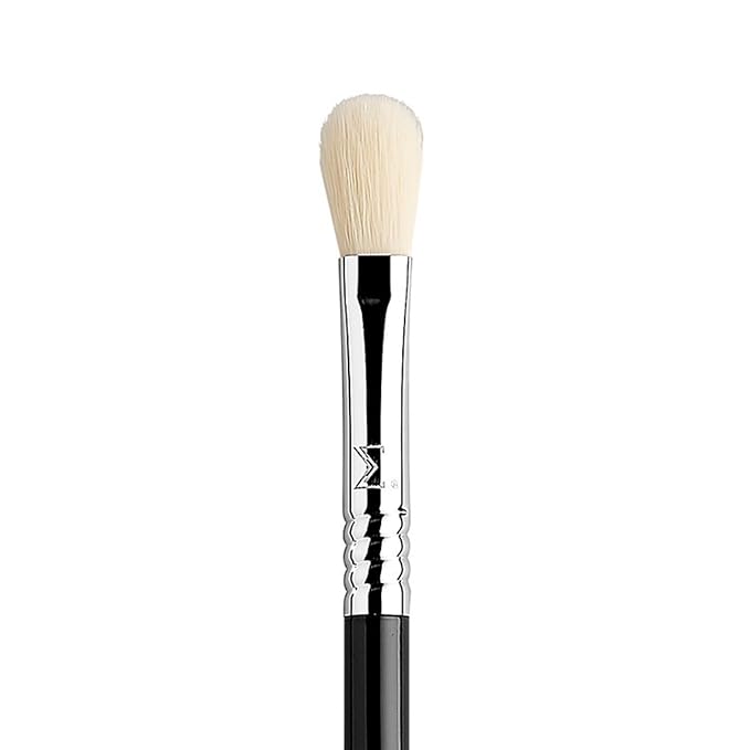 Sigma Beauty Professional E25 Max Eyeshadow Blending Brush – Professional Eyeshadow Brush for Seamless Eyeshadow Blending, Softens Dramatic Edges & Harsh Lines for a Well Blended Effect (1 Brush)